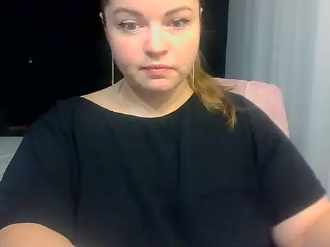 Snapshot of cute__cherry chatting on 07/31/26, 08:08 cute cherry online show from 07/31/26, 08:08