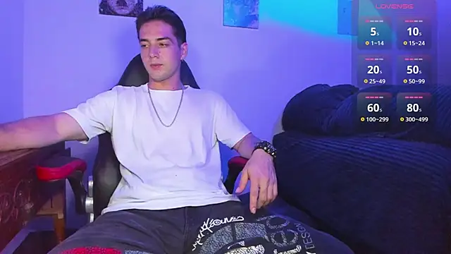 Snapshot of Alex_smith00 chatting on 12/22/24, 03:00 Alex smith00 online show from 12/22/24, 03:00