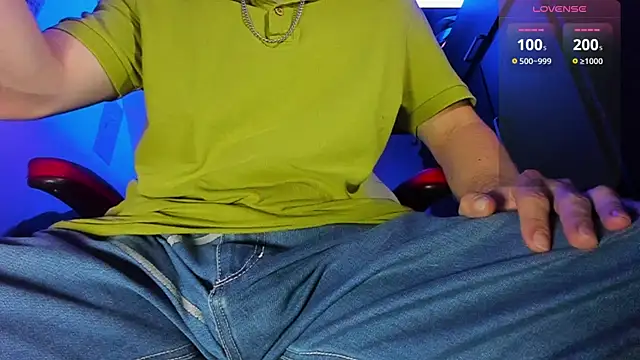 Snapshot of Alex_smith00 chatting on 12/29/24, 01:56 Alex smith00 online show from 12/29/24, 01:56