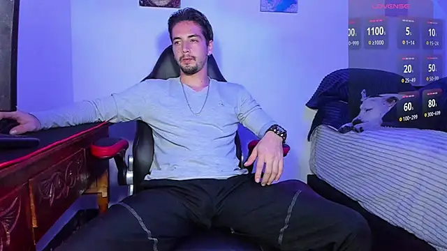 Snapshot of Alex_smith00 chatting on 01/25/25, 02:37 Alex smith00 online show from 01/25/25, 02:37