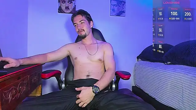 Snapshot of Alex_smith00 chatting on 02/06/25, 02:44 Alex smith00 online show from 02/06/25, 02:44