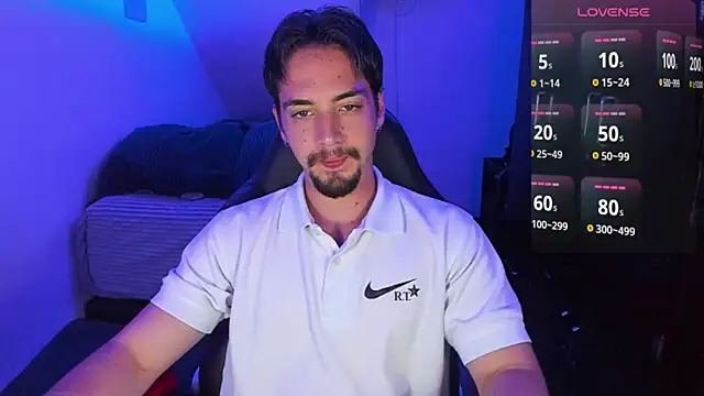 Snapshot of Alex_smith00 chatting on 02/13/25, 11:26 Alex smith00 online show from 02/13/25, 11:26