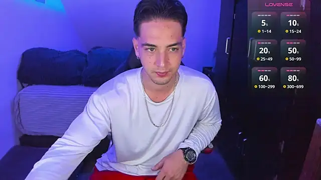 Snapshot of Alex_smith00 chatting on 02/19/25, 01:18 Alex smith00 online show from 02/19/25, 01:18