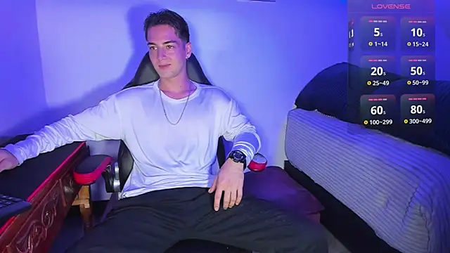 Snapshot of Alex_smith00 chatting on 03/01/25, 02:48 Alex smith00 online show from 03/01/25, 02:48