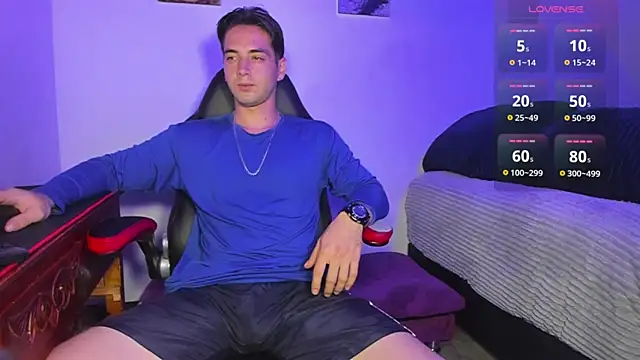 Snapshot of Alex_smith00 chatting on 03/15/25, 02:03 Alex smith00 online show from 03/15/25, 02:03