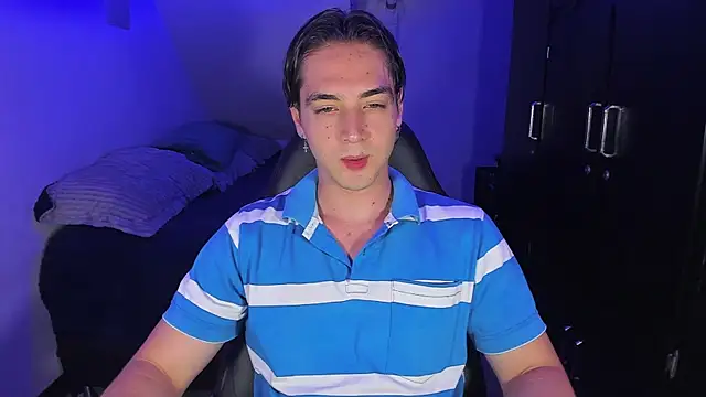 Snapshot of Alex_smith00 chatting on 09/11/25, 11:38 Alex smith00 online show from 09/11/25, 11:38