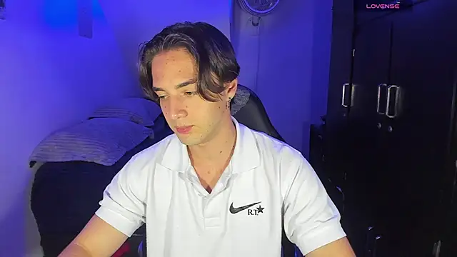 Snapshot of Alex_smith00 chatting on 09/14/25, 01:49 Alex smith00 online show from 09/14/25, 01:49