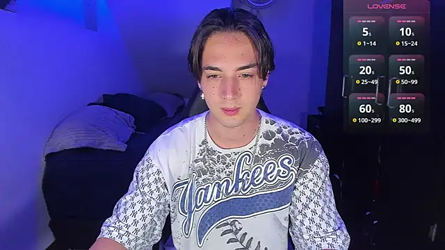 Snapshot of Alex_smith00 chatting on 09/20/25, 11:28 Alex smith00 online show from 09/20/25, 11:28