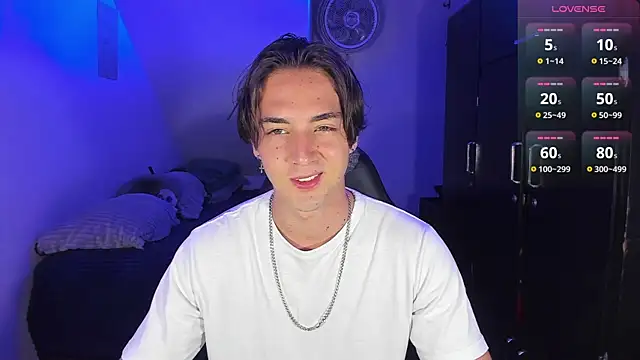 Snapshot of Alex_smith00 chatting on 09/24/25, 12:58 Alex smith00 online show from 09/24/25, 12:58