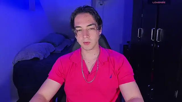 Snapshot of Alex_smith00 chatting on 09/25/25, 12:03 Alex smith00 online show from 09/25/25, 12:03