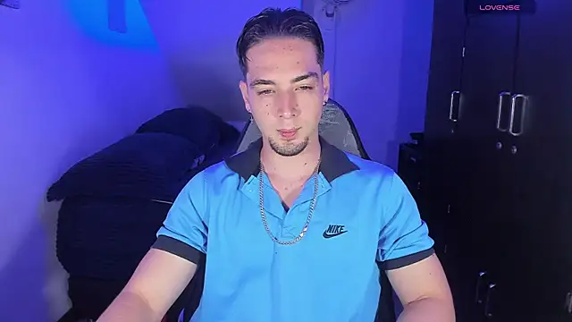 Snapshot of Alex_smith00 chatting on 10/07/25, 11:35 Alex smith00 online show from 10/07/25, 11:35