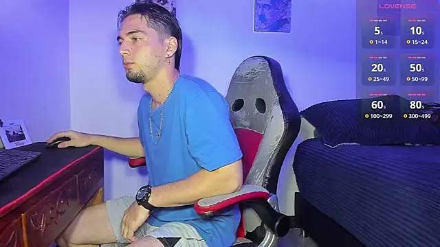 Snapshot of Alex_smith00 chatting on 10/14/25, 11:05 Alex smith00 online show from 10/14/25, 11:05