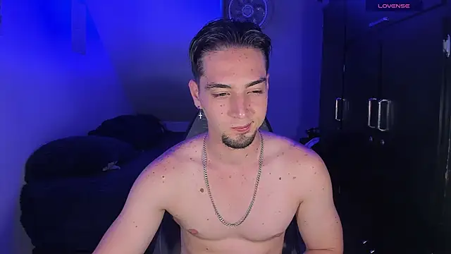 Snapshot of Alex_smith00 chatting on 10/15/25, 10:43 Alex smith00 online show from 10/15/25, 10:43