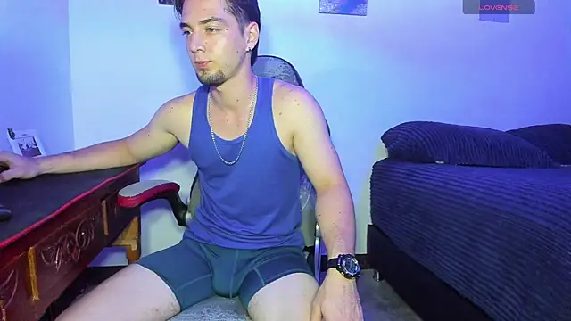 Snapshot of Alex_smith00 chatting on 10/29/25, 02:36 Alex smith00 online show from 10/29/25, 02:36