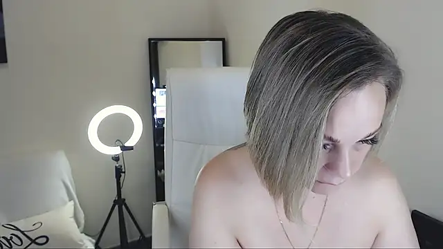 Tilly Eliot online show from 02/17/25, 02:04