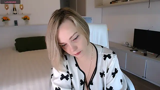 Tilly Eliot online show from 09/24/25, 01:58