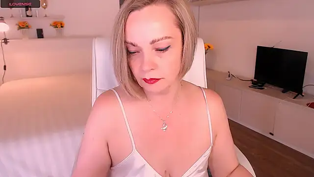 Tilly Eliot online show from 11/12/25, 08:30