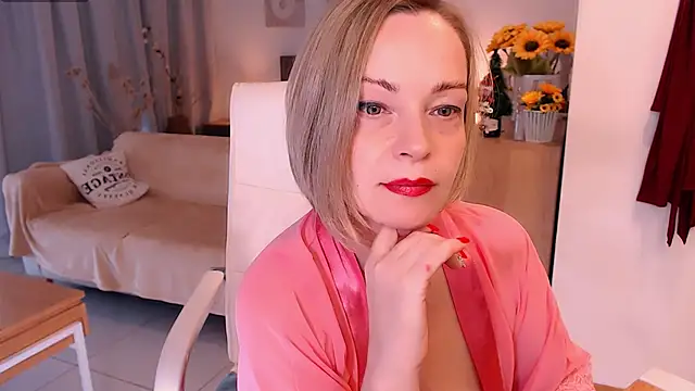 Tilly Eliot online show from 12/15/25, 06:23