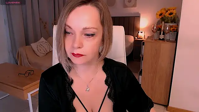 Tilly Eliot online show from 07/22/26, 08:22