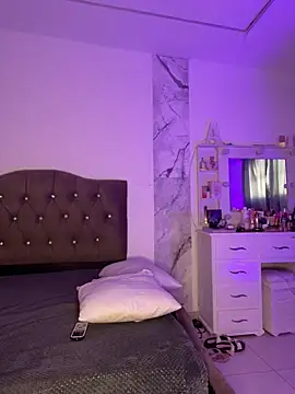 alysson 18 online show from 04/11/26, 01:15