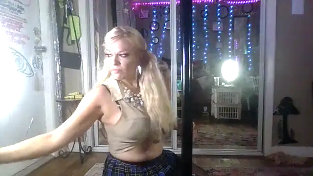 Snapshot of marilyn420 chatting on 06/14/26, 07:10 marilyn420 online show from 06/14/26, 07:10