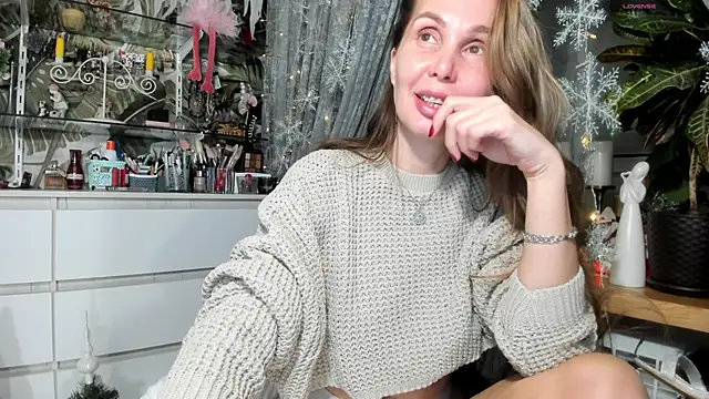 Snapshot of Aurora108 chatting on 12/18/24, 11:08 Aurora108 online show from 12/18/24, 11:08