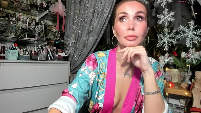 Snapshot of Aurora108 chatting on 01/17/25, 10:34 Aurora108 online show from 01/17/25, 10:34