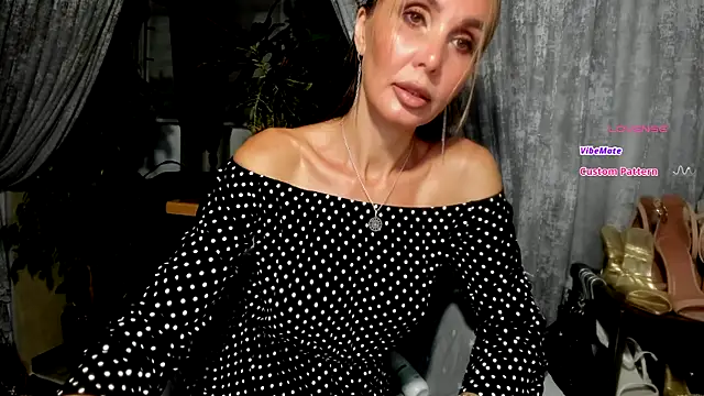 Snapshot of Aurora108 chatting on 10/15/25, 09:48 Aurora108 online show from 10/15/25, 09:48