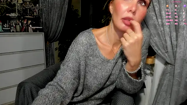 Snapshot of Aurora108 chatting on 11/12/25, 05:35 Aurora108 online show from 11/12/25, 05:35