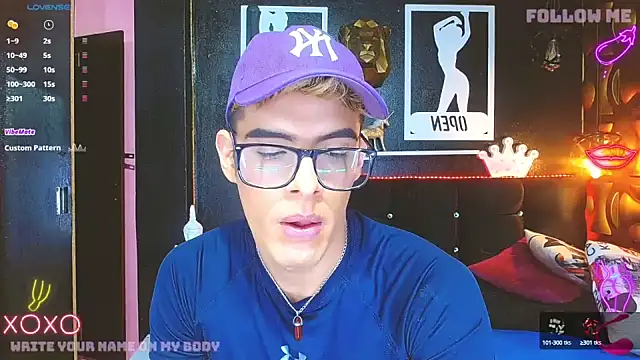Snapshot of angel_sexyevil chatting on 01/06/25, 12:24 angel sexyevil online show from 01/06/25, 12:24