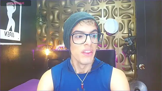 Snapshot of angel_sexyevil chatting on 03/08/25, 12:20 angel sexyevil online show from 03/08/25, 12:20