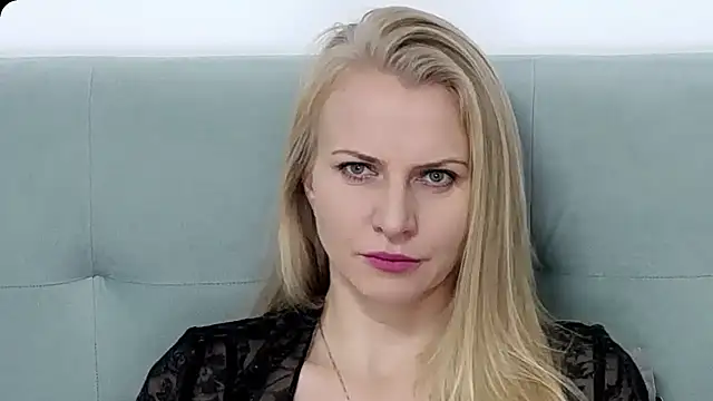 K  Adrienne online show from 11/08/25, 06:02