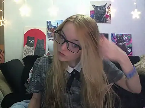 SecretSophia online show from 11/12/25, 05:35