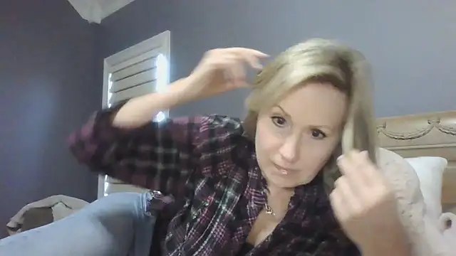 Lisaisluscious online show from 02/17/25, 09:30