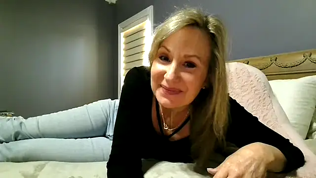 Lisaisluscious online show from 10/25/25, 01:40
