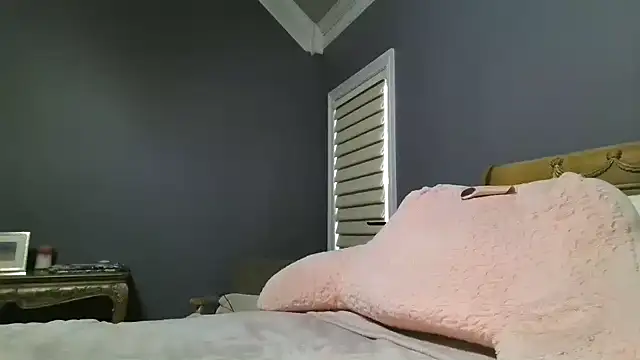 Lisaisluscious online show from 10/28/25, 01:36