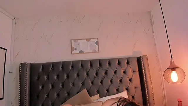 Snapshot of Kim_Blane chatting on 02/06/26, 04:28 Kim Blane online show from 02/06/26, 04:28