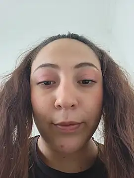 VickyHoult online show from 05/03/26, 02:01