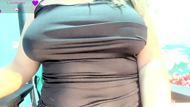 Tiffany teressa online show from 10/26/25, 04:18