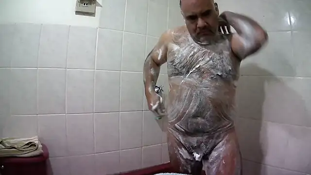 Snapshot of PhillDrake11 chatting on 01/10/26, 08:43 PhillDrake11 online show from 01/10/26, 08:43