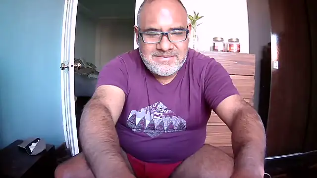 Snapshot of PhillDrake11 chatting on 06/21/26, 05:59 PhillDrake11 online show from 06/21/26, 05:59