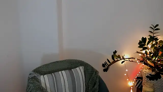 Xentthia online show from 02/13/25, 06:05