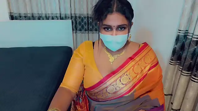 Snapshot of SonY_CaM chatting on 10/31/25, 05:03 SonY CaM online show from 10/31/25, 05:03