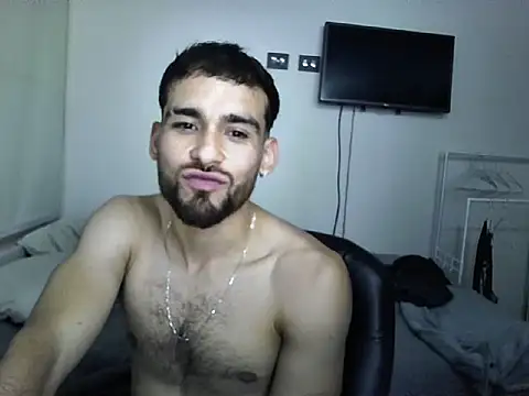 Snapshot of Emanuell__ chatting on 10/13/25, 11:49 Emanuell online show from 10/13/25, 11:49