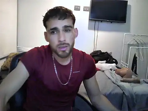 Snapshot of Emanuell__ chatting on 10/15/25, 12:22 Emanuell online show from 10/15/25, 12:22