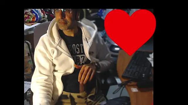 Snapshot of Gsmile1 chatting on 04/25/26, 08:39 Gsmile1 online show from 04/25/26, 08:39
