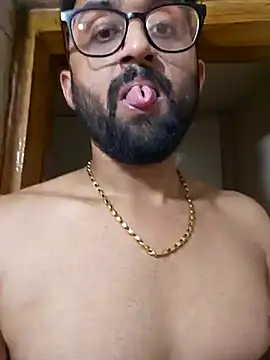 Snapshot of love4shownude chatting on 03/18/25, 04:37 love4shownude online show from 03/18/25, 04:37