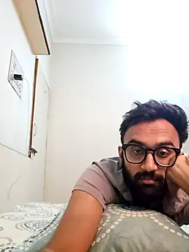 Snapshot of love4shownude chatting on 10/18/25, 04:48 love4shownude online show from 10/18/25, 04:48