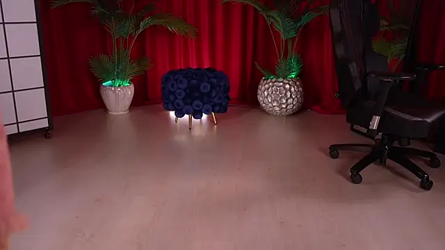 KittyCaitlin online show from 12/03/25, 12:51