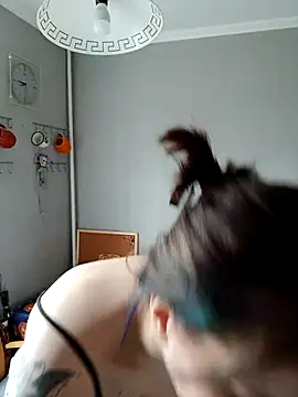 Snapshot of LazyTanukii chatting on 10/27/25, 06:28 LazyTanukii online show from 10/27/25, 06:28